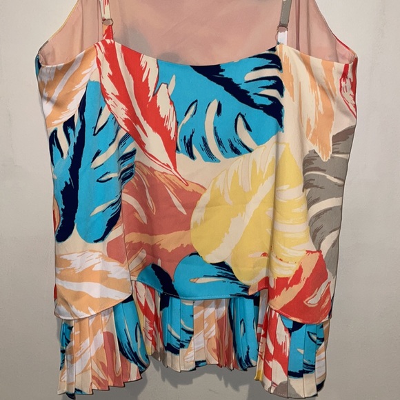 Palm Print Top NWT Medium - Picture 8 of 10